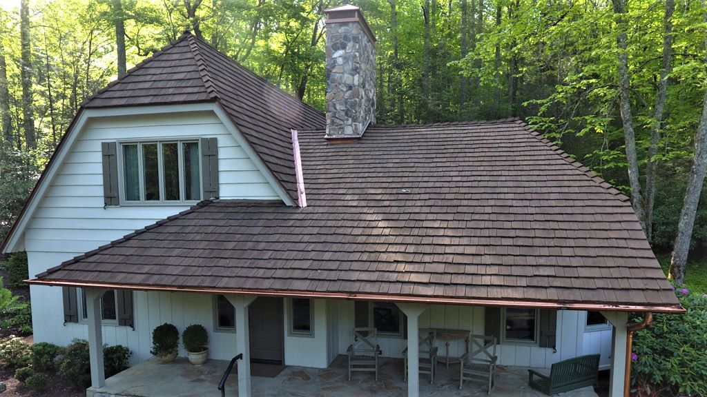 SHAKES - CEDAR & SYNTHETIC Roof SHAKES - CEDAR & SYNTHETIC